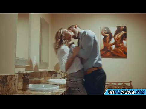 ❤️ Þegar busty ljóska tælir þig á almenningssalerni ❤ Klám hjá okkur is.ttsex.ru ❤